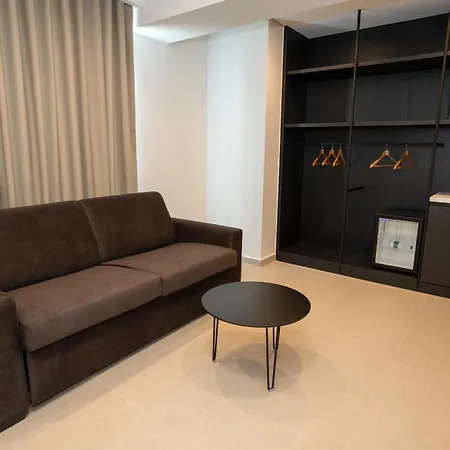 Abi's ホテル Sarandë