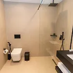 Abi's Hotel *