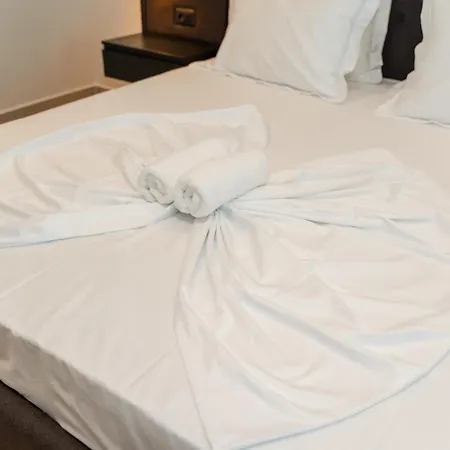 Abi's Hotel *